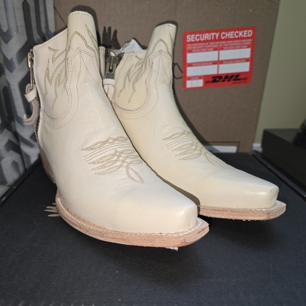 Freebird Stylish Cream Western Ankle Boots